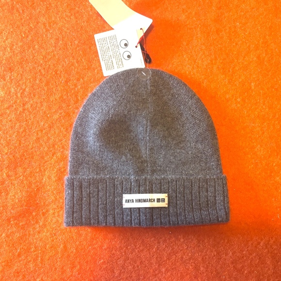 Anya Hindmarch Uniqlo collab gray 100% cashmere knitted beanie hat tuque NWT - Picture 6 of 8